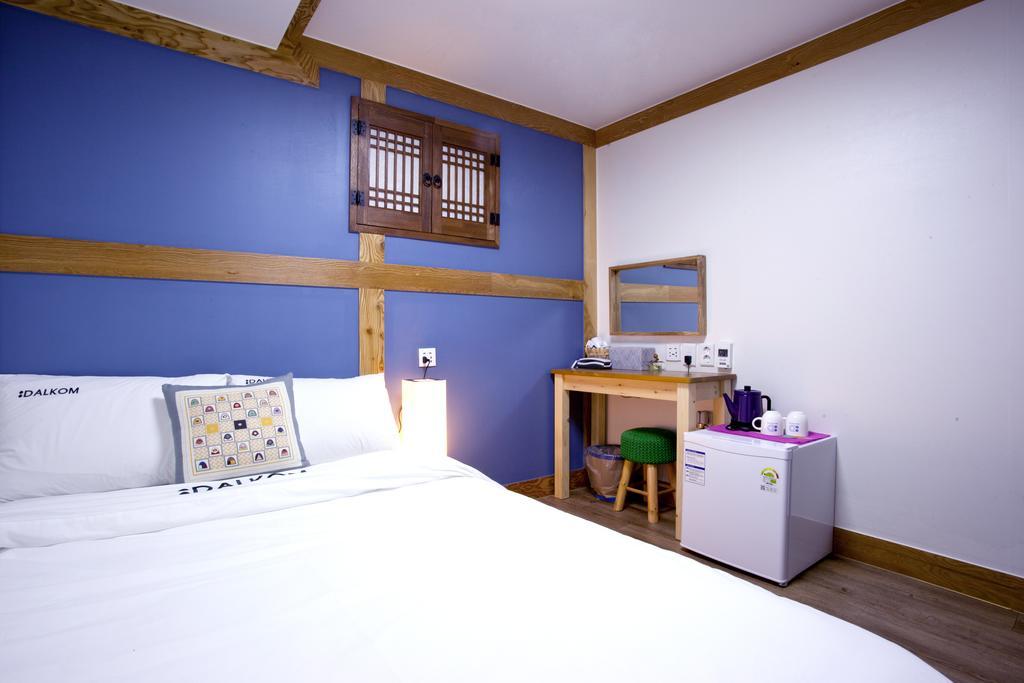 Mini Hotel Dalkom In Dongdaemun Сеул Стая снимка