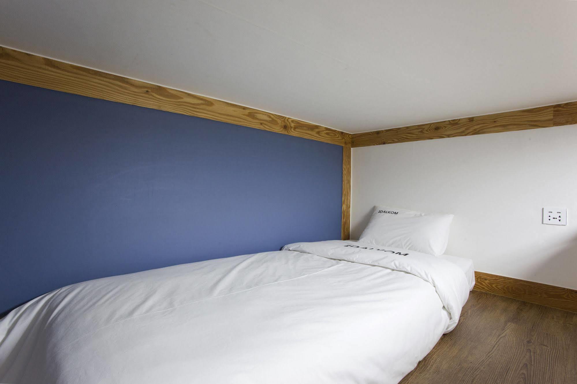 Mini Hotel Dalkom In Dongdaemun Сеул Екстериор снимка